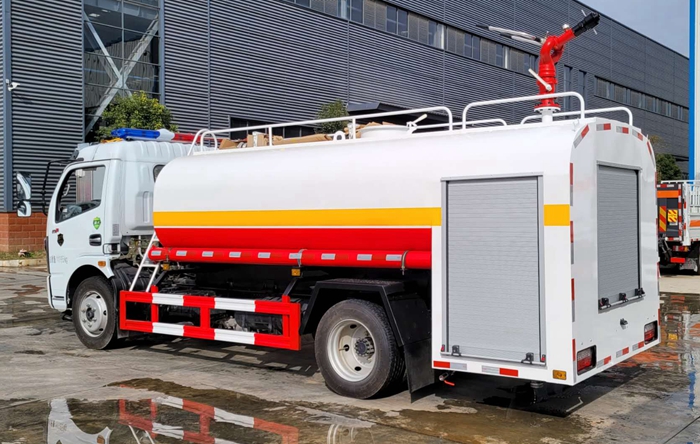 東風(fēng)多利卡國(guó)六8噸消防灑水車(chē)3.JPG